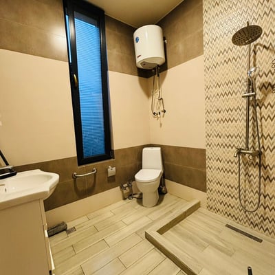 Miete eines geräumigen dreistöckigen Hauses, Makhinjauri, Batumi, Georgien