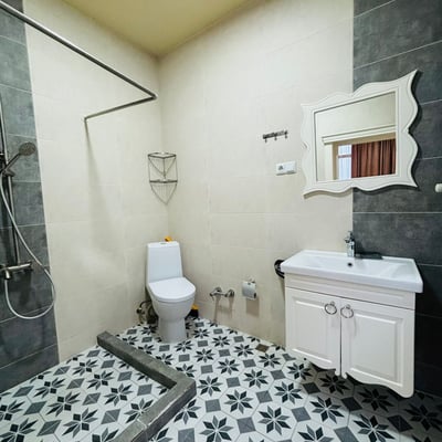 Miete eines geräumigen dreistöckigen Hauses, Makhinjauri, Batumi, Georgien