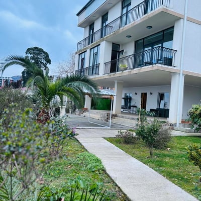 Miete eines geräumigen dreistöckigen Hauses, Makhinjauri, Batumi, Georgien