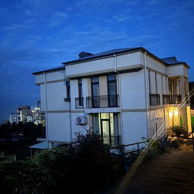 Miete eines geräumigen dreistöckigen Hauses, Makhinjauri, Batumi, Georgien