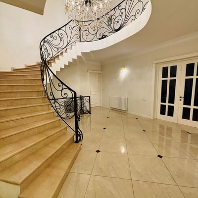 Miete eines geräumigen dreistöckigen Hauses, Makhinjauri, Batumi, Georgien