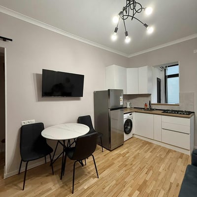 Location d’un appartement propre et cosy, 50 м², Chughureti, Tbilissi, Géorgie