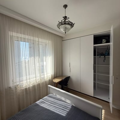 Location longue durée d’un appartement 5 pièces 90 m², quartier Khimshiashvili, Batoumi, Géorgie