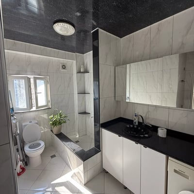 Location longue durée d’un appartement 5 pièces 90 m², quartier Khimshiashvili, Batoumi, Géorgie