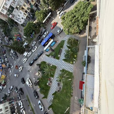 Location longue durée d’un appartement 5 pièces 90 m², quartier Khimshiashvili, Batoumi, Géorgie