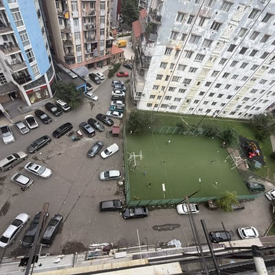 Location longue durée d’un appartement 5 pièces 90 m², quartier Khimshiashvili, Batoumi, Géorgie