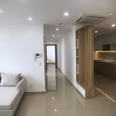 Mieten Sie eine gemütliche, möblierte 100 m² Wohnung im Blooming Tower, Da Nang