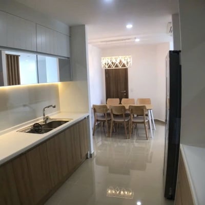 Mieten Sie eine gemütliche, möblierte 100 m² Wohnung im Blooming Tower, Da Nang