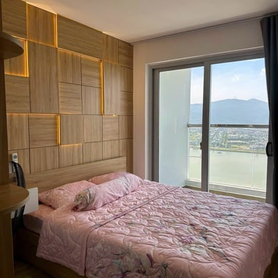 Alquiler de un apartamento confortable, 100 m², Blooming Tower, distrito de Hai Chau, Da Nang, Vietnam