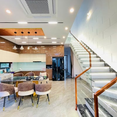 Alquiler de una casa de lujo y luminosa de 350 m² con un hermoso jardín en el distrito de Hai Chau, Da Nang, Vietnam