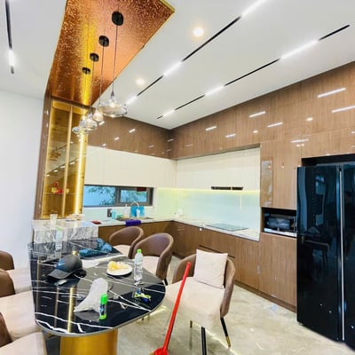 Alquiler de una casa de lujo y luminosa de 350 m² con un hermoso jardín en el distrito de Hai Chau, Da Nang, Vietnam