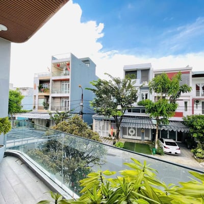 Alquiler de una casa de lujo y luminosa de 350 m² con un hermoso jardín en el distrito de Hai Chau, Da Nang, Vietnam