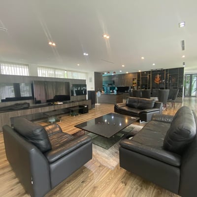 Rent a luxury villa with pool and garden, 800 m², Ngu Hanh Son, Da Nang, Vietnam