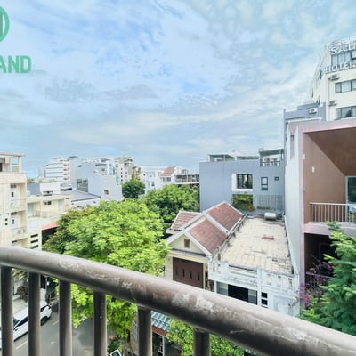 Alquiler a largo plazo de un apartamento luminoso con balcón espacioso, Da Nang, Vietnam