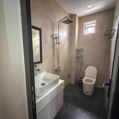 Langfristige Vermietung eines geräumigen neuen Hauses mit Blick auf den Park in Da Nang, Vietnam