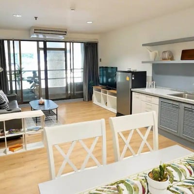 Location d'appartement moderne et spacieux de 2 chambres dans le district de Pathum Wan, Bangkok, Thaïlande