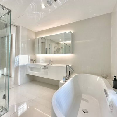 Location d'appartement spacieux et lumineux de 2 chambres dans le district de Khlong Toei, Bangkok, Thaïlande