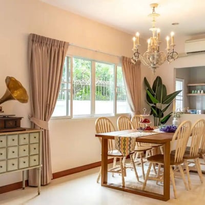 Location de maison élégante et spacieuse de 4 chambres dans le district de Khlong Toei, Bangkok, Thaïlande
