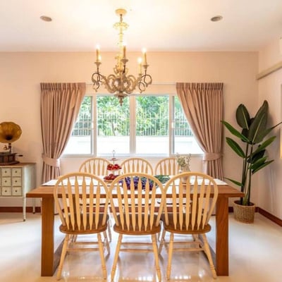 Location de maison élégante et spacieuse de 4 chambres dans le district de Khlong Toei, Bangkok, Thaïlande