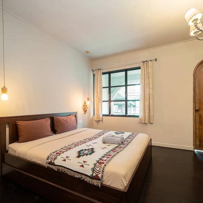 Alquiler de apartamento amueblado de 3 dormitorios en el distrito de Khlong Toei, Bangkok, Tailandia