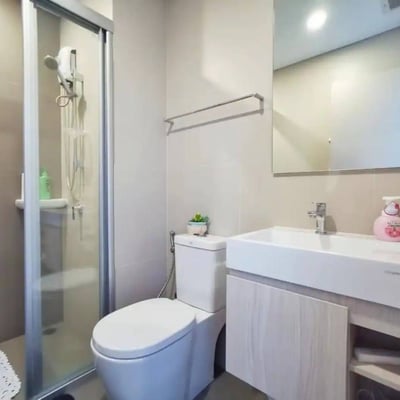 Spacious 2-bedroom apartment rental in Din Daeng district, Bangkok, Thailand