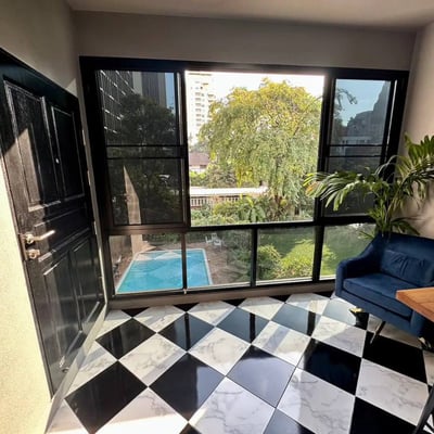 Location d'appartement moderne de 1 chambre avec vue sur le jardin et la ville à Khlong Toei Nuea, Bangkok, Thaïlande