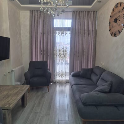 Apartamento luminoso de 65 m² con renovación reciente en alquiler a largo plazo en Batumi, Georgia