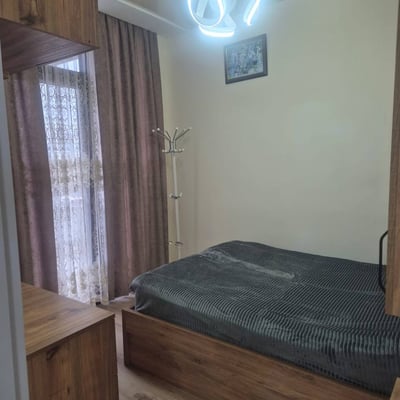 Apartamento luminoso de 65 m² con renovación reciente en alquiler a largo plazo en Batumi, Georgia