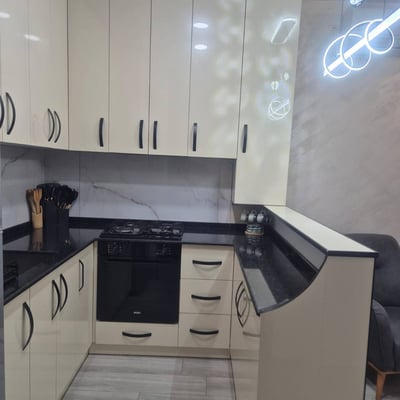 Apartamento luminoso de 65 m² con renovación reciente en alquiler a largo plazo en Batumi, Georgia