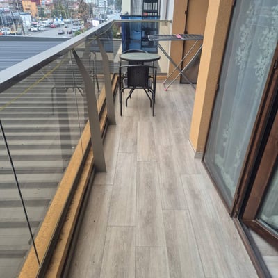 Appartement lumineux de 65 m² avec rénovation récente à louer à long terme à Batumi, Géorgie