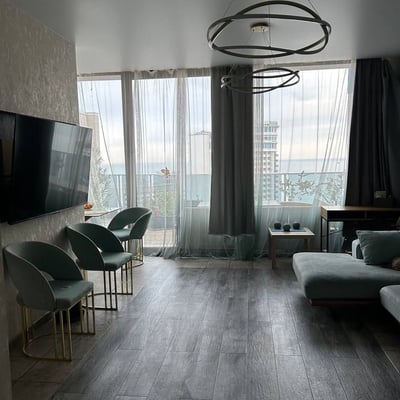 Gemütliche Wohnung 100 m² mit großer Terrasse zur Langzeitmiete in Batumi, Georgien