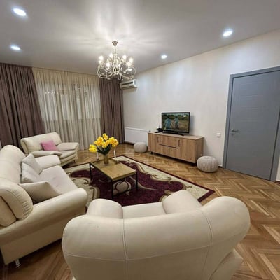 Appartement spacieux et meublé de 100 m² à louer à Batumi, Géorgie