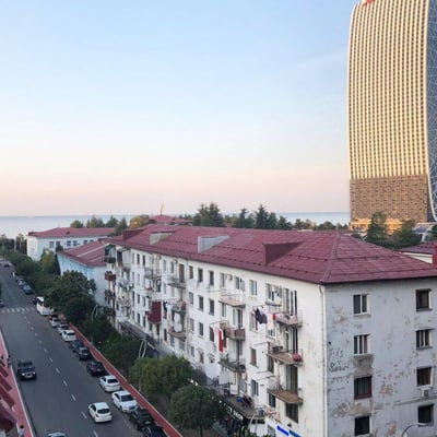 Просторная меблированная квартира 90 м² с видом на море в аренду, Батуми, Грузия