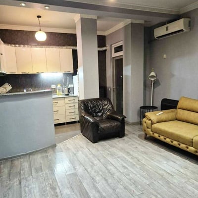 Apartamento luminoso de 60 m² con 2 dormitorios y balcón en alquiler, Batumi, Georgia