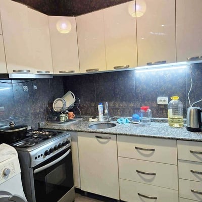 Apartamento luminoso de 60 m² con 2 dormitorios y balcón en alquiler, Batumi, Georgia