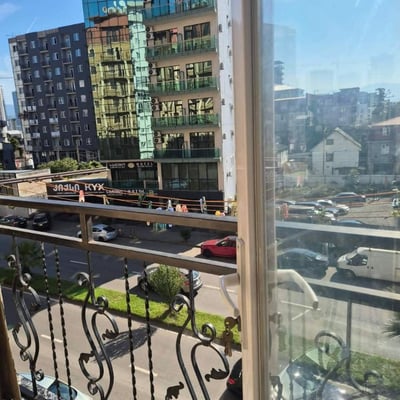 Apartamento luminoso de 60 m² con 2 dormitorios y balcón en alquiler, Batumi, Georgia