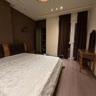 Location appartement spacieux meublé, 121 m², Batumi, Géorgie