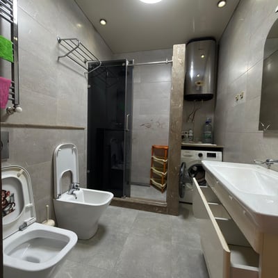 Location appartement spacieux meublé, 121 m², Batumi, Géorgie