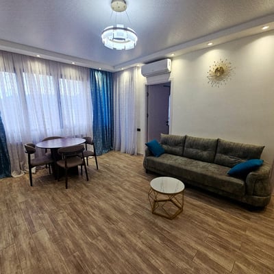 Alquiler de apartamento acogedor amueblado con buena renovación, 65 m², Batumi, Georgia