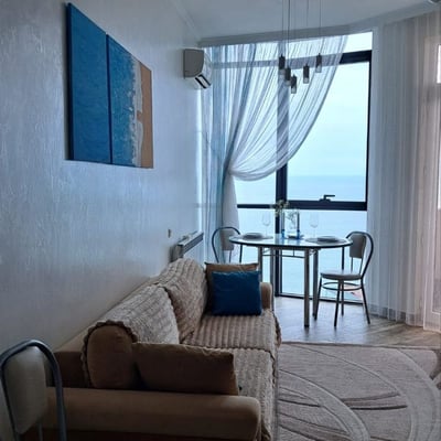 Alquiler de apartamento acogedor, amueblado con vista al mar, 50 m², Batumi, Georgia