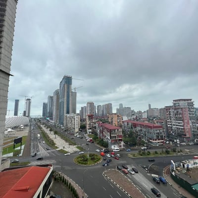 Alquiler de apartamento luminoso, amplio, 104 m², Batumi, Georgia