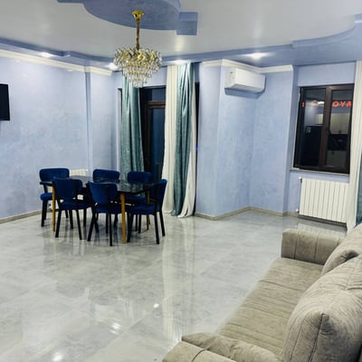 Helle, geräumige, möblierte Wohnung zur Miete, 110 м², Batumi, Georgien