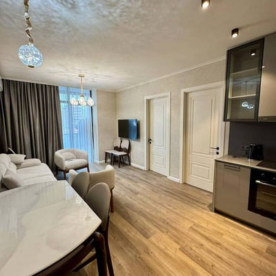 Alquiler de apartamento luminoso, cómodo, 75 m², Batumi, Georgia