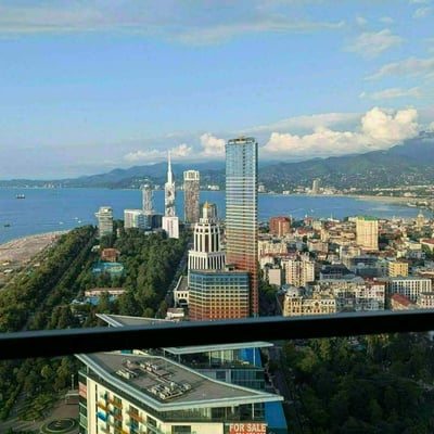 Alquiler de apartamento amueblado con vista al mar y a la montaña, 50 m², Batumi, Georgia