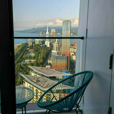 Alquiler de apartamento amueblado con vista al mar y a la montaña, 50 m², Batumi, Georgia