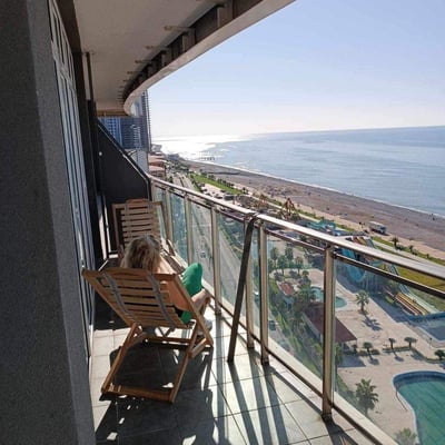 Alquiler de moderno apartamento amueblado con vista panorámica, 70 m², Batumi, Georgia