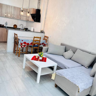 Vermietung einer hellen, möblierten Wohnung, 55 m², Batumi, Georgien