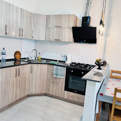 Vermietung einer hellen, möblierten Wohnung, 55 m², Batumi, Georgien