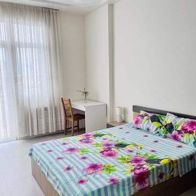 Vermietung einer hellen, möblierten Wohnung, 55 m², Batumi, Georgien