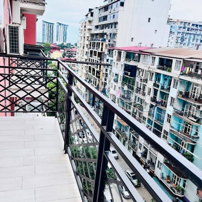 Vermietung einer hellen, möblierten Wohnung, 55 m², Batumi, Georgien